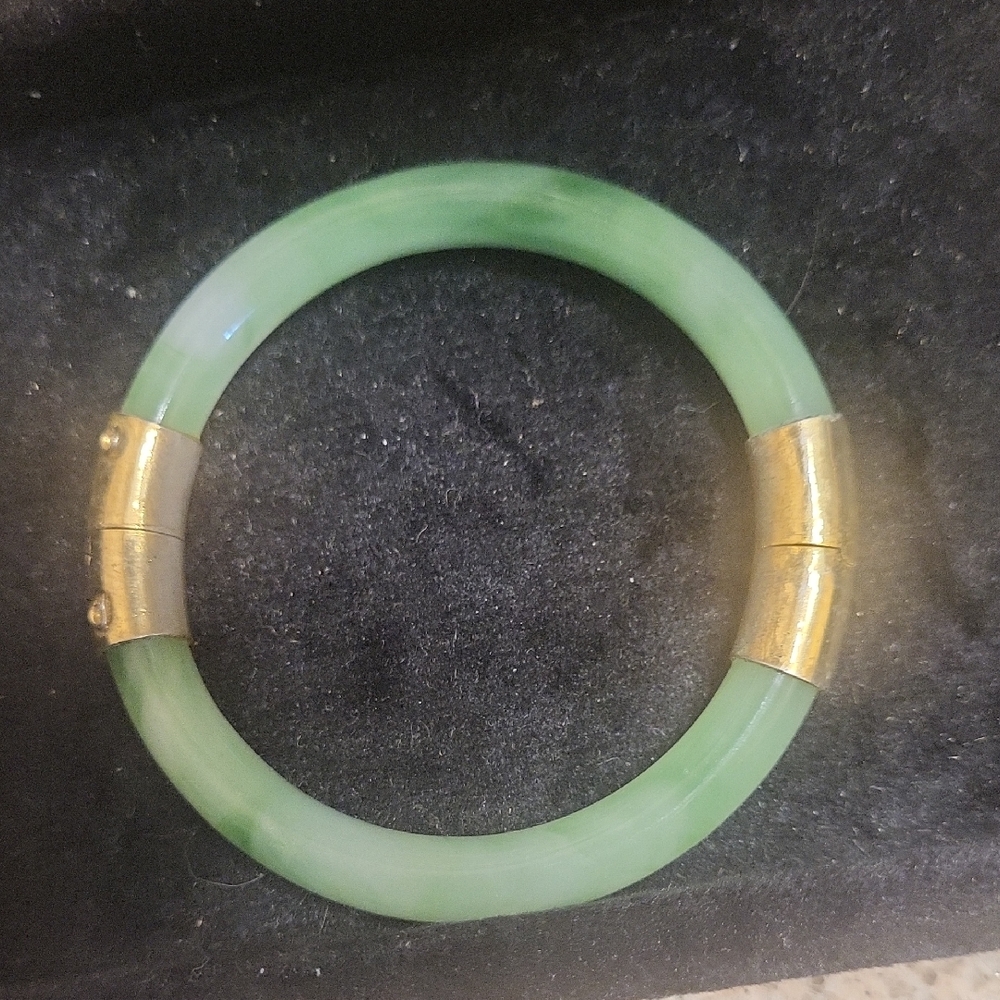 VINTAGE Jadeite Jade and 10 Kt  Gold Bangle Bracelet POSH AUTH CERT. INCL.